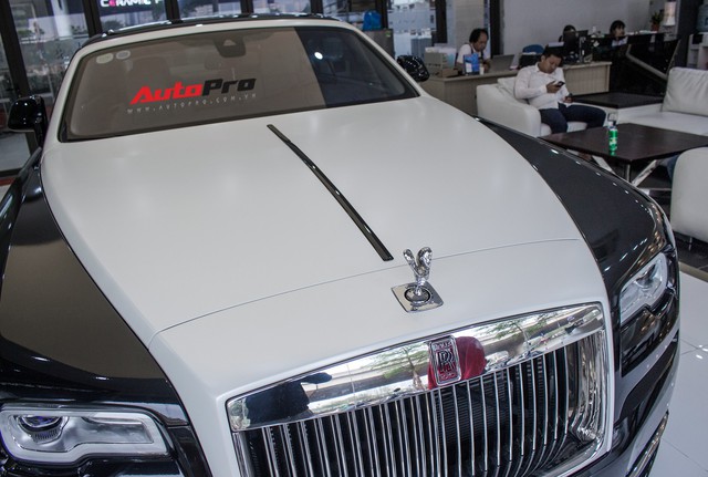 Rolls-Royce Wraith dán decal đổi màu phong cách Black Badge tại Hà Nội - Ảnh 20.