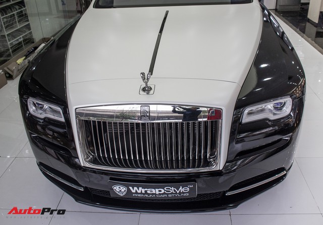 Rolls-Royce Wraith dán decal đổi màu phong cách Black Badge tại Hà Nội - Ảnh 2.