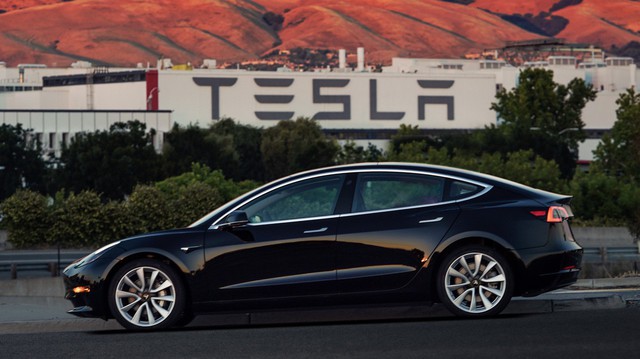 Model 3 chậm trễ vì "Tesla quá cẩu thả trong sản xuất và kiểm định linh kiện"