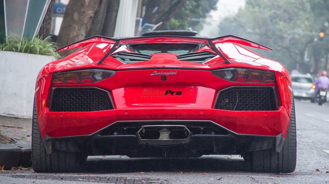 Lamborghini Aventador Roadster độ cánh gió, mâm ADV.1 tại Hà Nội
