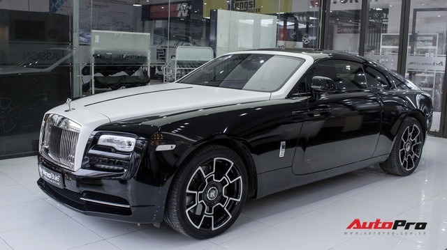 Rolls-Royce Wraith dán decal đổi màu phong cách Black Badge tại Hà Nội