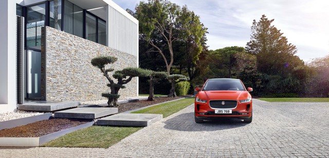 Jaguar trình làng crossover chạy điện I-Pace hoàn toàn mới - Ảnh 9. Jaguar trình làng crossover chạy điện I-Pace hoàn toàn mới - Ảnh 9.