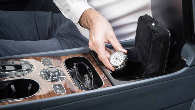 Bentayga được Bentley trang bị thêm ngăn bảo mật chỉ có thể mở bằng vân tay - Ảnh 2.
