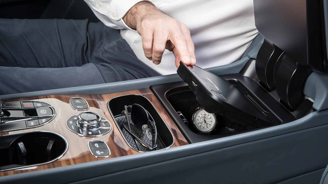 Bentayga được Bentley trang bị thêm ngăn bảo mật chỉ có thể mở bằng vân tay - Ảnh 3.