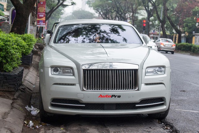 Rolls-Royce Wraith Series I màu lạ xuất hiện tại Hà Nội - Ảnh 2.