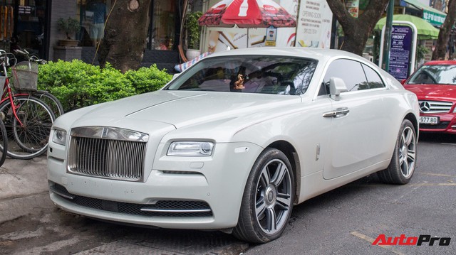 Rolls-Royce Wraith Series I màu lạ xuất hiện tại Hà Nội