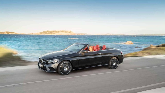 Mercedes-Benz sắp ra mắt C300 Coupe và mui trần Cabriolet - Ảnh 1.