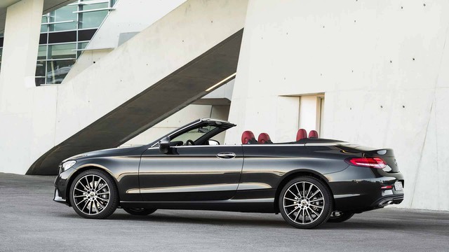 Mercedes-Benz sắp ra mắt C300 Coupe và mui trần Cabriolet - Ảnh 2.
