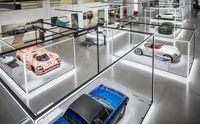 Porsche kỷ niệm 70 năm sinh nhật xe thể thao với triển lãm độc đáo - Ảnh 1.