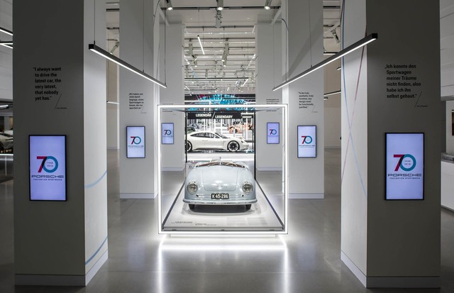 Porsche kỷ niệm 70 năm sinh nhật xe thể thao với triển lãm độc đáo - Ảnh 4.