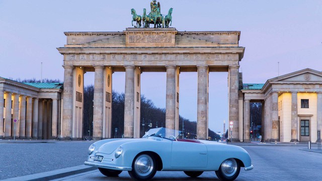 Ngắm nhìn những tinh tuý của Porsche trong 70 năm qua ảnh - Ảnh 2.