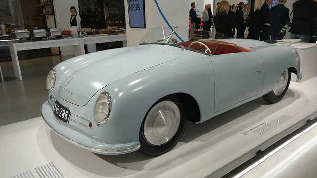 Ngắm nhìn những tinh tuý của Porsche trong 70 năm qua ảnh - Ảnh 1.