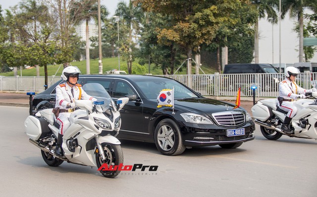 Cận cảnh dàn xe hùng hậu đón Tổng thống Hàn Quốc đến thăm Việt Nam - Ảnh 2.