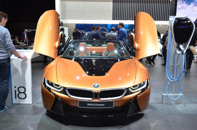 BMW, Mercedes-Benz đồng loạt rút chân khỏi triển lãm Detroit - Ảnh 1. BMW, Mercedes-Benz đồng loạt rút chân khỏi triển lãm Detroit - Ảnh 1.