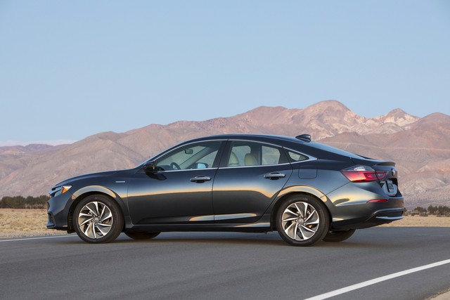 Nằm giữa Civic và Accord, Honda Insight 2019 chỉ ăn xăng 4,2 lít/100 km - Ảnh 5.