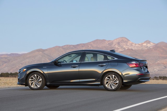 Nằm giữa Civic và Accord, Honda Insight 2019 chỉ ăn xăng 4,2 lít/100 km - Ảnh 5.