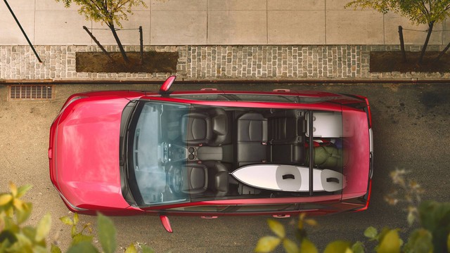 Ra mắt Toyota RAV4 hoàn toàn mới: Đối trọng của Honda CR-V - Ảnh 4. Ra mắt Toyota RAV4 hoàn toàn mới: Đối trọng của Honda CR-V - Ảnh 4.