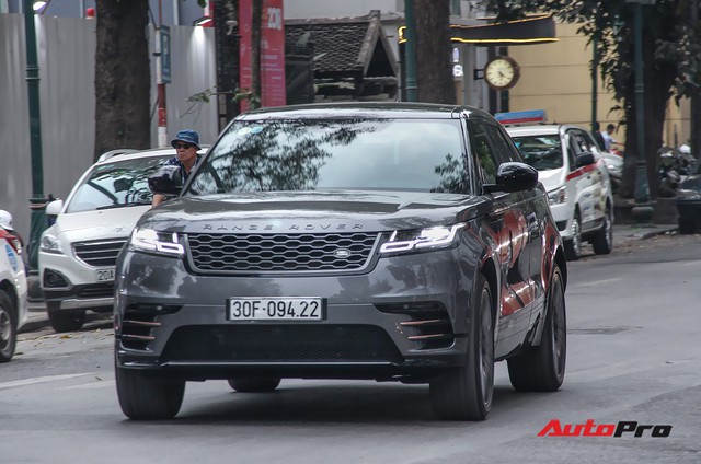 Cặp đôi Range Rover Velar First Edition ra biển trắng tại Hà Nội - Ảnh 2. Cặp đôi Range Rover Velar First Edition ra biển trắng tại Hà Nội - Ảnh 2.