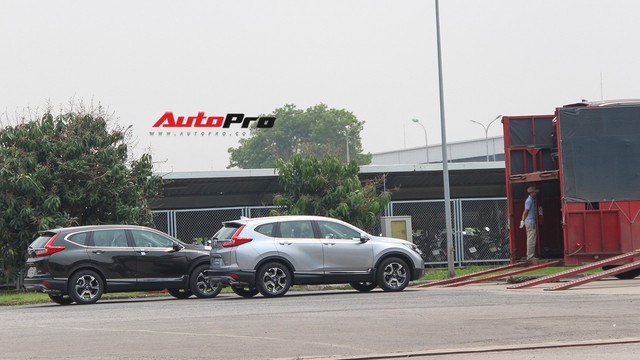 Có gì tại sân xe nhập trong đại bản doanh của Honda, Toyota Vĩnh Phúc?