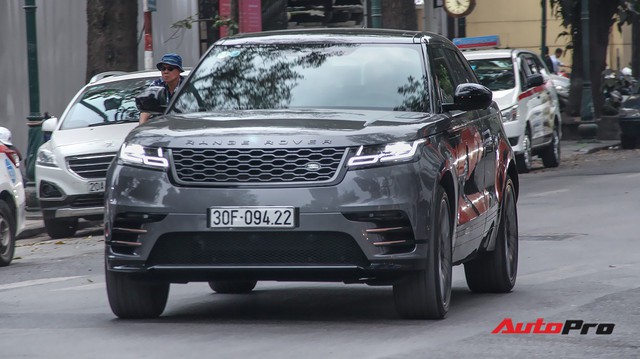 Cặp đôi Range Rover Velar First Edition ra biển trắng tại Hà Nội