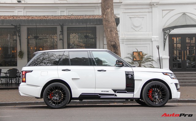 SUV hạng sang Range Rover độ bodykit hầm hố trên phố Hà Nội - Ảnh 3. SUV hạng sang Range Rover độ bodykit hầm hố trên phố Hà Nội - Ảnh 3.