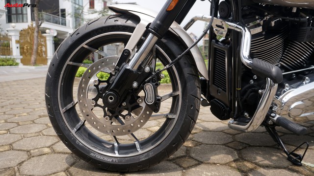 Trải nghiệm Harley-Davidson Sport Glide: Chỉ thiếu 2 bánh để trở thành ô tô - Ảnh 19.