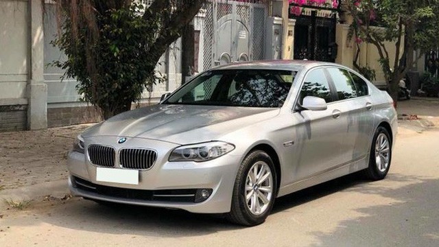Sedan hạng sang BMW 523i 2012 rao bán lại giá chưa đến 1 tỷ đồng