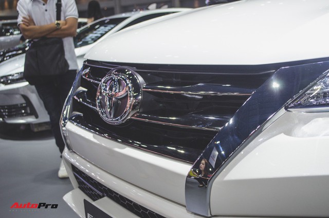 Chi tiết Toyota Fortuner TRD Sportivo 2018 vừa ra mắt - Ảnh 4. Chi tiết Toyota Fortuner TRD Sportivo 2018 vừa ra mắt - Ảnh 4.