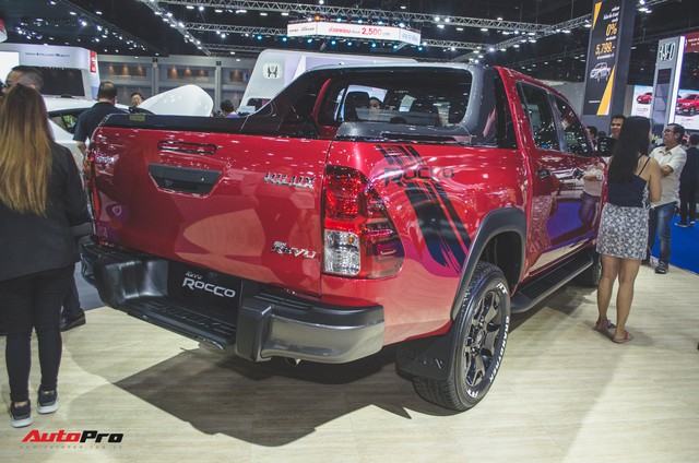 Toyota Hilux Revo Rocco cạnh tranh Ford Ranger Wildtrak và Mitsubishi Triton Athlete - Ảnh 4. Toyota Hilux Revo Rocco cạnh tranh Ford Ranger Wildtrak và Mitsubishi Triton Athlete - Ảnh 4.