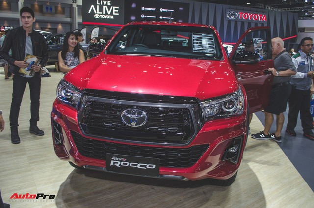 Toyota Hilux Revo Rocco cạnh tranh Ford Ranger Wildtrak và Mitsubishi Triton Athlete - Ảnh 3.