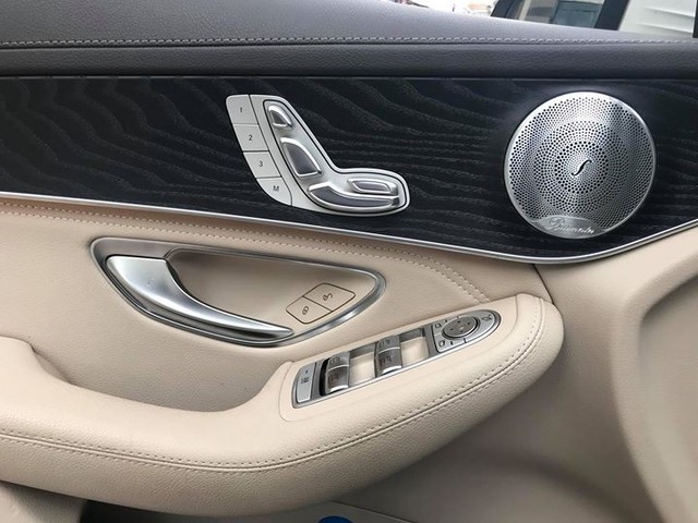 Mercedes-Benz GLC 300 4Matic đi gần 2 năm bán lại lỗ khoảng 210 triệu đồng - Ảnh 9.