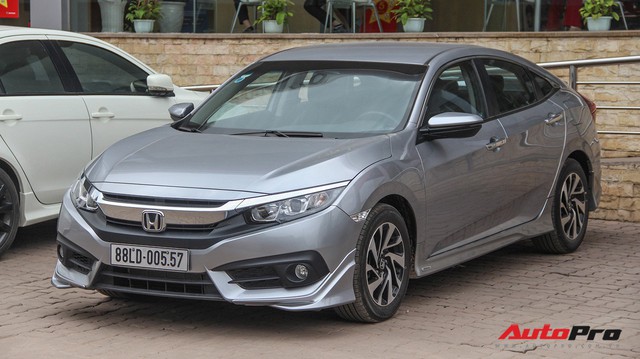 Giảm 140 triệu đồng, Honda Civic phiên bản mới tham vọng cạnh tranh Mazda3