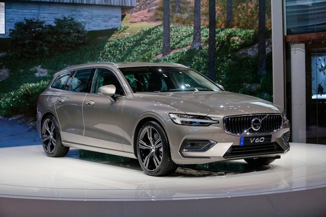 Volvo V60 Wagon trình làng triển lãm Geneva - Ảnh 2. Volvo V60 Wagon trình làng triển lãm Geneva - Ảnh 2.