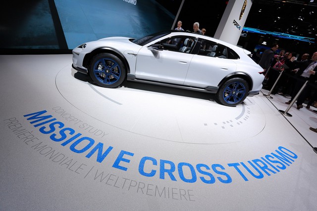 Porsche Mission E Cross Turismo: Hòa trộn hiệu suất và tiện dụng - Ảnh 3.