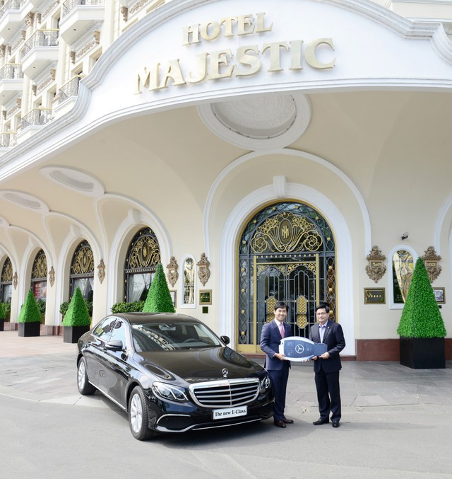 Khách sạn Sài Gòn mạnh tay sắm Mercedes-Benz E200 phục vụ khách hàng - Ảnh 1.