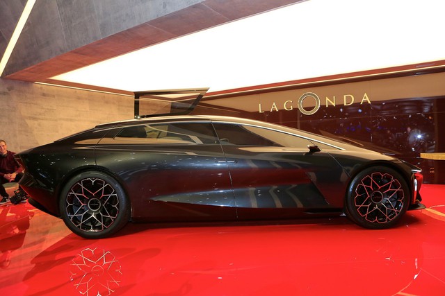 Aston Martin Lagonda Vision Concept - Khi xe thể thao có thể tự lái - Ảnh 7.