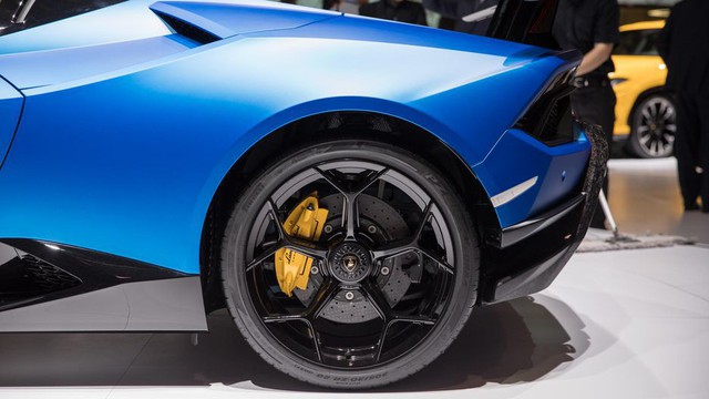 Lamborghini trình làng siêu xe mui trần hiệu suất cao Huracan Performante Spyder - Ảnh 12.