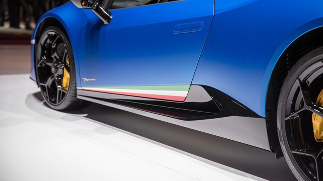 Lamborghini trình làng siêu xe mui trần hiệu suất cao Huracan Performante Spyder - Ảnh 11.