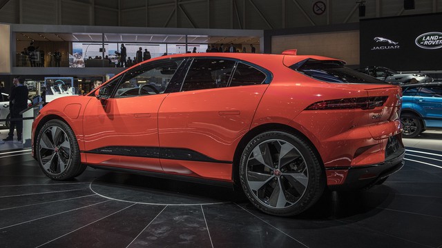 Ảnh thực tế I-Pace: “Chiến binh” đầu tiên của Jaguar trên thị trường xe điện - Ảnh 1.