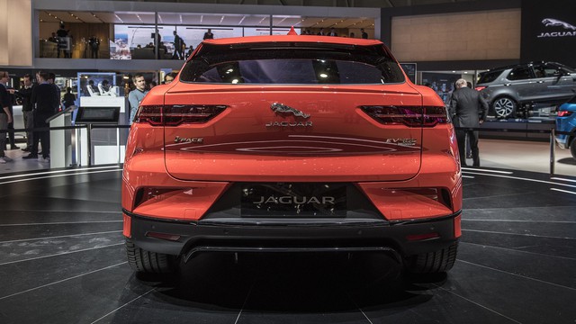 Ảnh thực tế I-Pace: “Chiến binh” đầu tiên của Jaguar trên thị trường xe điện - Ảnh 6.