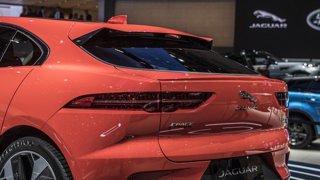 Ảnh thực tế I-Pace: “Chiến binh” đầu tiên của Jaguar trên thị trường xe điện - Ảnh 9.