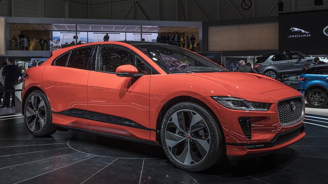Ảnh thực tế I-Pace: “Chiến binh” đầu tiên của Jaguar trên thị trường xe điện