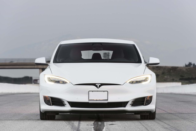 Chồng siêu mẫu Ngọc Thạch tậu Tesla Model S tăng tốc từ 0 – 100 km trong 2,7 giây - Ảnh 4.