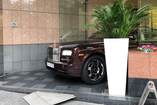 Đại gia Hà Nội tậu Rolls-Royce Phantom chính hãng hơn 50 tỷ đón dâu cho con trai - Ảnh 7.