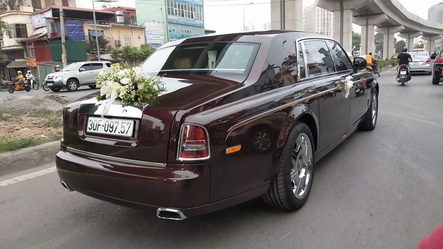 Đại gia Hà Nội tậu Rolls-Royce Phantom chính hãng hơn 50 tỷ đón dâu cho con trai - Ảnh 1.