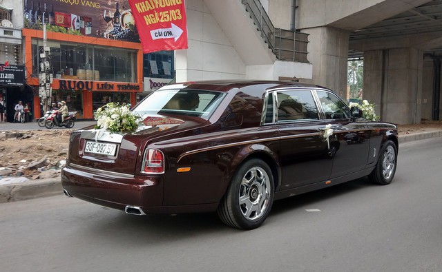 Đại gia Hà Nội tậu Rolls-Royce Phantom chính hãng hơn 50 tỷ đón dâu cho con trai - Ảnh 2.
