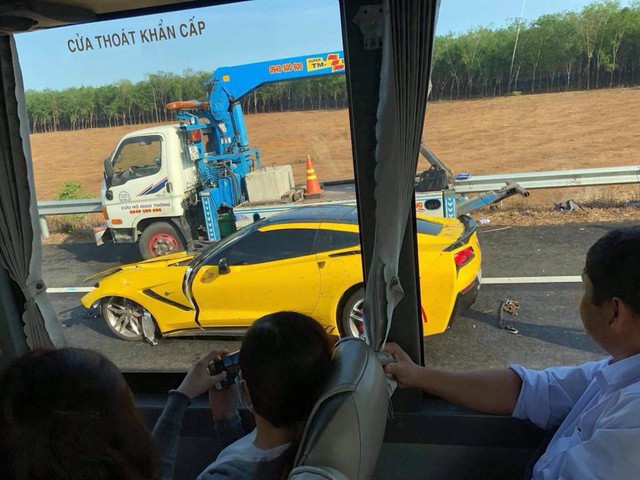 Sau tai nạn kinh hoàng, chủ xe Chevrolet Corvette chụp hình đăng Facebook: Chúc mọi người mua được siêu xe để đi an toàn - Ảnh 4.