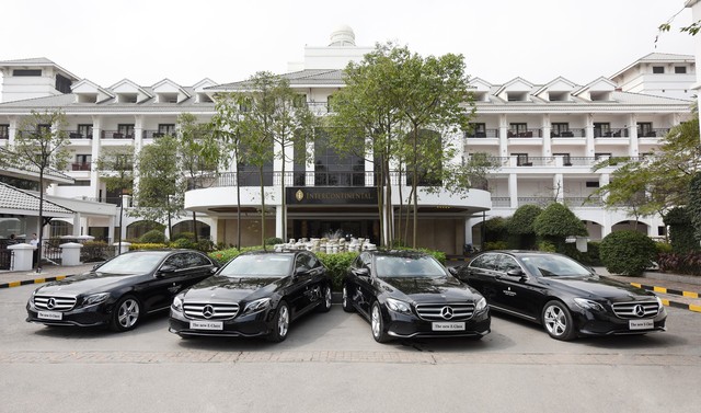 Khách sạn Hà Nội sắm cùng lúc 4 xe Mercedes-Benz E200 - Ảnh 1.