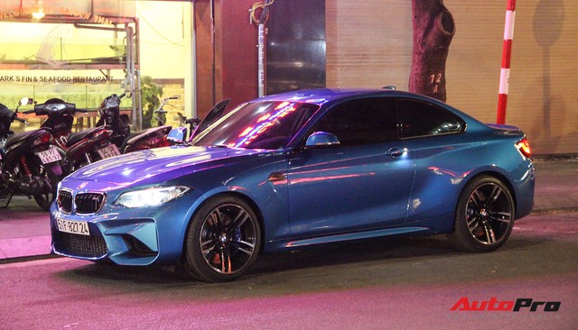 Cường Đô-la cầm lái BMW M2 mới tậu đưa Đàm Thu Trang đi dạo phố, ăn đêm - Ảnh 2. Cường Đô-la cầm lái BMW M2 mới tậu đưa Đàm Thu Trang đi dạo phố, ăn đêm - Ảnh 2.
