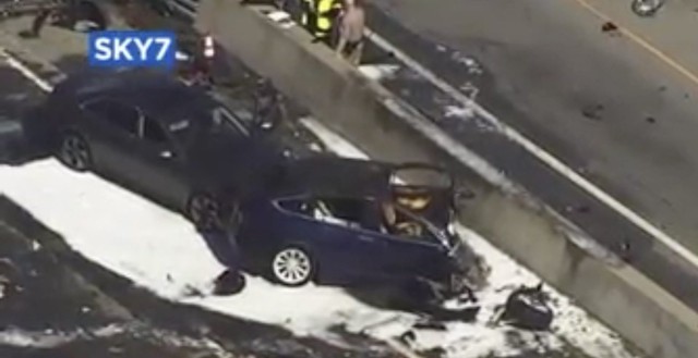 Tesla đổ lỗi tai nạn do người lái, gia đình nạn nhân chuẩn bị kiện - Ảnh 1.